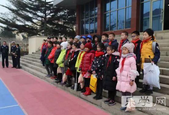 青岛嘉峪关学校童行途中寒假研学乐享假期